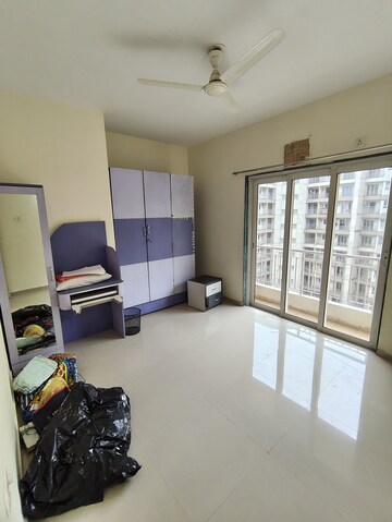 Team Area in 3 BHK Apartment at Indiabulls Greens, New Panvel – for Rent