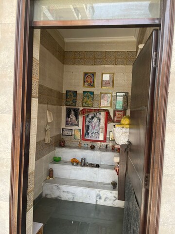 Building Lobby in 4 BHK Builder Floor at Sector 21b – for Rent