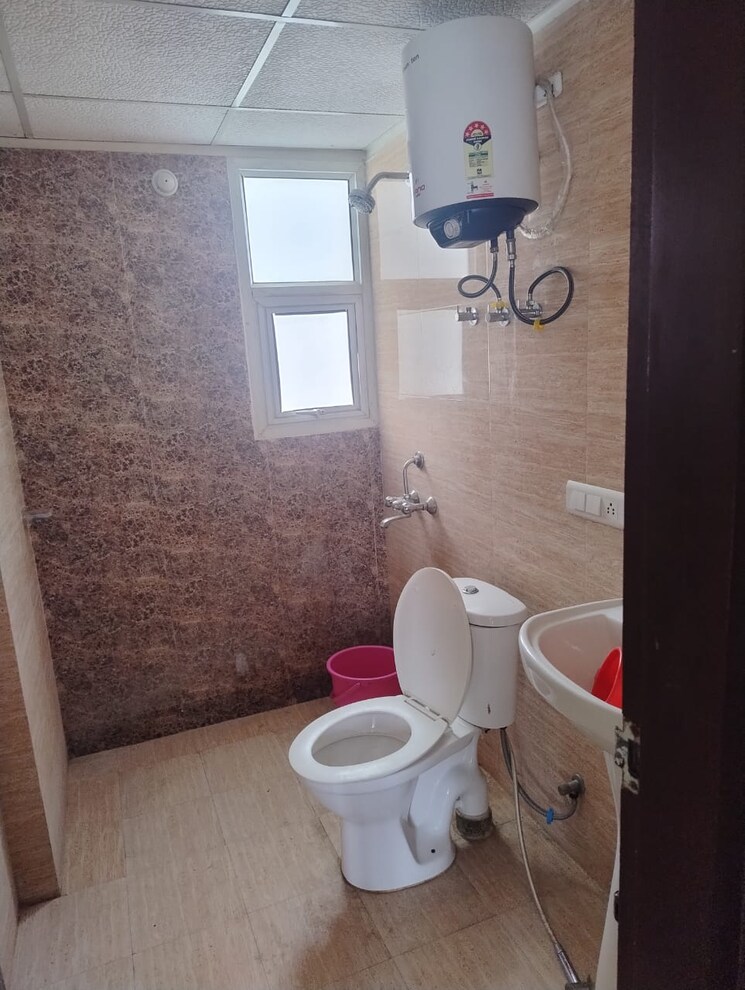 Bathroom, omaxe-residency-ii 3 Bedroom 1575 Sq.Ft. Apartment In Gomti Nagar Lucknow 8993133