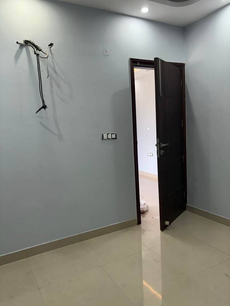 Room, fidato-honour-homes 3 Bedroom 250 Sq.Yd. Builder Floor In Sector 89 Faridabad 8993098