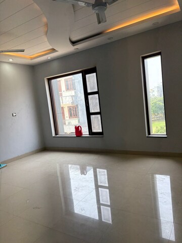 Room in 3 BHK Builder Floor at Fidato Honour Homes, Sector 89 – for Rent