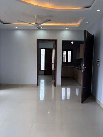 Room in 3 BHK Builder Floor at Fidato Honour Homes, Sector 89 – for Rent