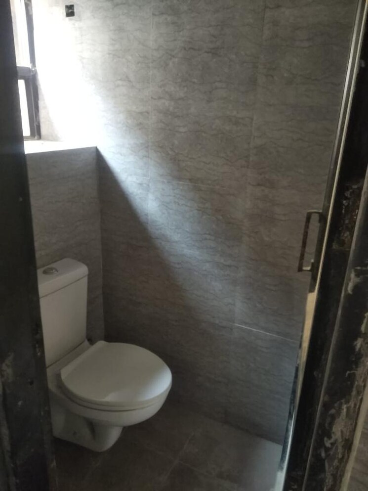 Washroom, sector 64 Commercial Office Space 2500 Sq.Ft. In Sector 64 Noida 8993090
