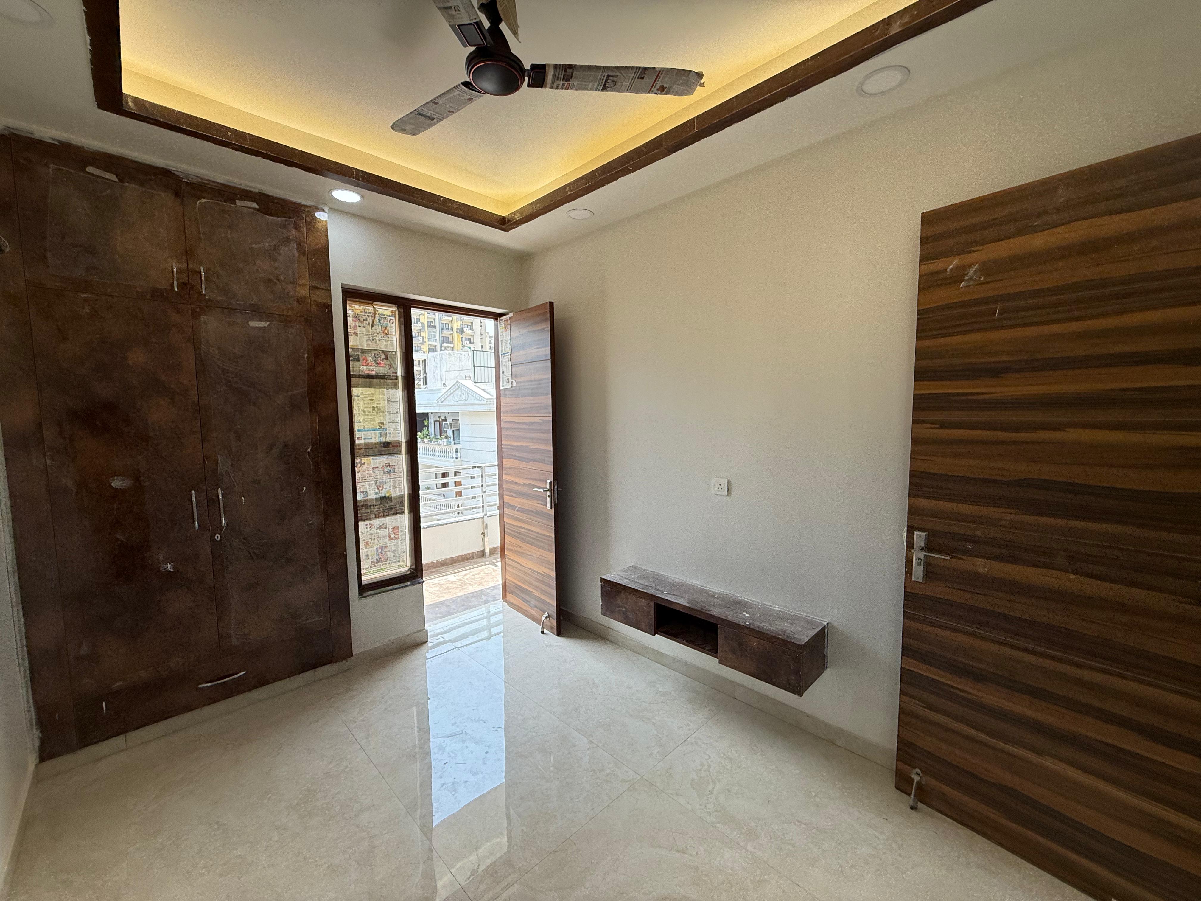 3 BHK Builder Floor For Sale in BPTP Park Towers