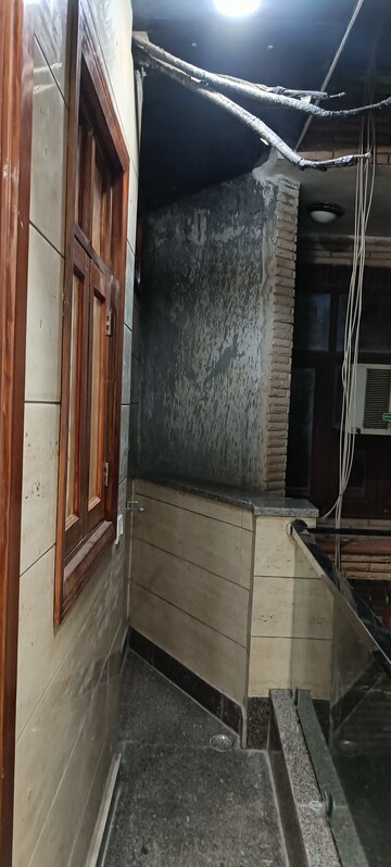 Bathroom in 3 BHK Builder Floor at Rohini Sector 7 – for Rent