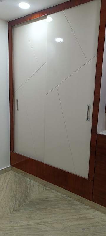 Room in 3 BHK Builder Floor at Rohini Sector 7 – for Rent