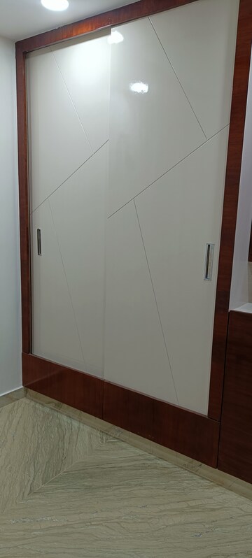 Room in 3 BHK Builder Floor at Rohini Sector 7 – for Rent