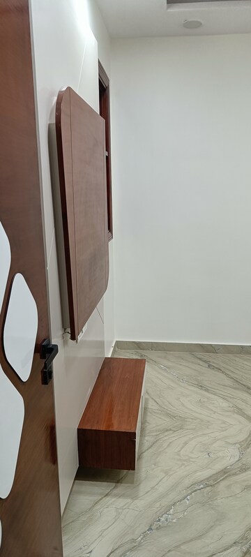 Furnished Amenities in 3 BHK Builder Floor at Rohini Sector 7 – for Rent