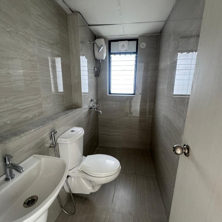 Bathroom, runwal-gardens-phase-2 3 Bedroom 904 Sq.Ft. Apartment In Kalyan Shilphata Road Thane 8993147