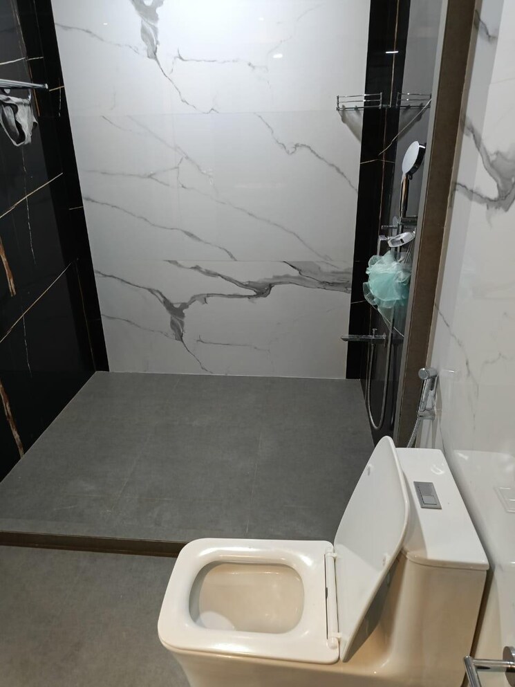 Bathroom, indiabulls-blu 3 Bedroom 1677 Sq.Ft. Apartment In Worli Mumbai 8993132