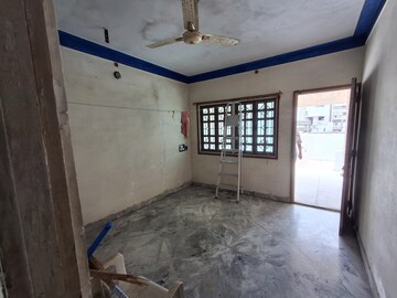 Room in 6 BHK Villa at Adajan – for Sale
