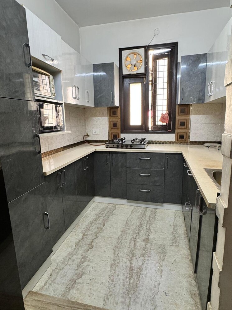 Kitchen, paschim vihar 3 Bedroom 1000 Sq.Ft. Builder Floor In Paschim Vihar Delhi 8993154