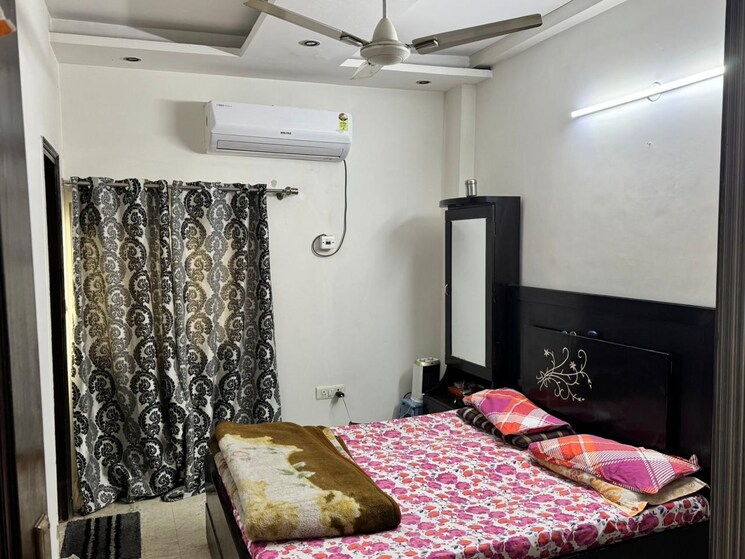Bedroom, paschim vihar 3 Bedroom 1000 Sq.Ft. Builder Floor In Paschim Vihar Delhi 8993154