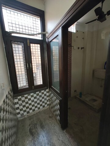 Team Area in 3 BHK Builder Floor at Paschim Vihar – for Sale