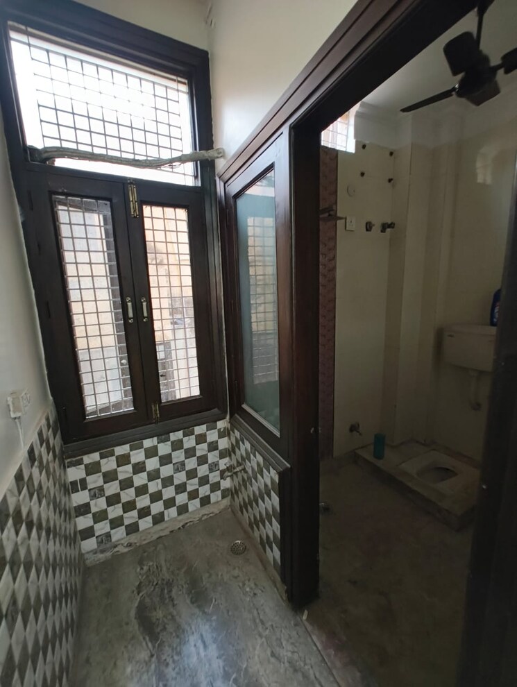 Team Area, paschim vihar 3 Bedroom 1000 Sq.Ft. Builder Floor In Paschim Vihar Delhi 8993179