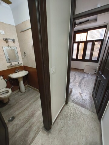 Team Area in 3 BHK Builder Floor at Paschim Vihar – for Sale