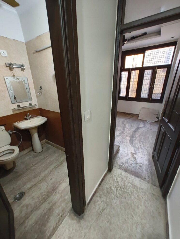 Team Area, paschim vihar 3 Bedroom 1000 Sq.Ft. Builder Floor In Paschim Vihar Delhi 8993179