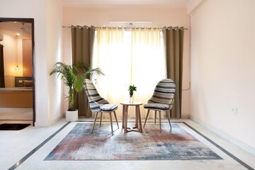 Living Room in 3 BHK Builder Floor at Huda Staff Colony, Sector 46 – for Rent