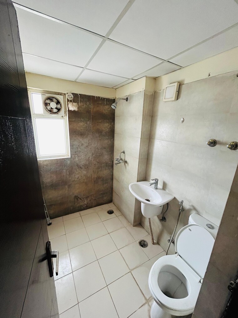 Bathroom, eros-sampoornam 2 Bedroom 850 Sq.Ft. Apartment In Sector 2 Greater Noida Greater Noida 8993209
