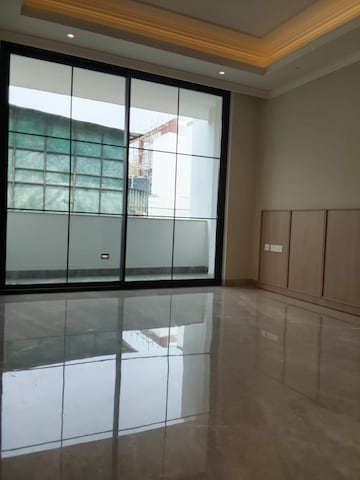 Room in 4 BHK Builder Floor at Vasant Vihar – for Sale