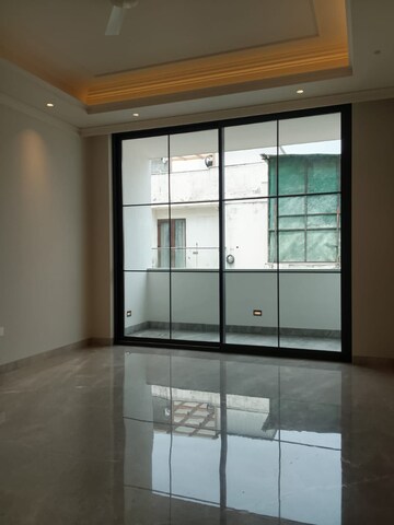 Room in 4 BHK Builder Floor at Vasant Vihar – for Sale