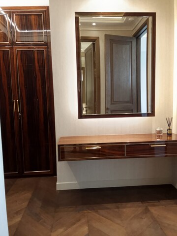 Furnished Amenities in 4 BHK Builder Floor at Vasant Vihar – for Sale