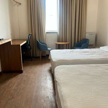 Bedroom in  Pg at Dlf Cyber City – for Rent