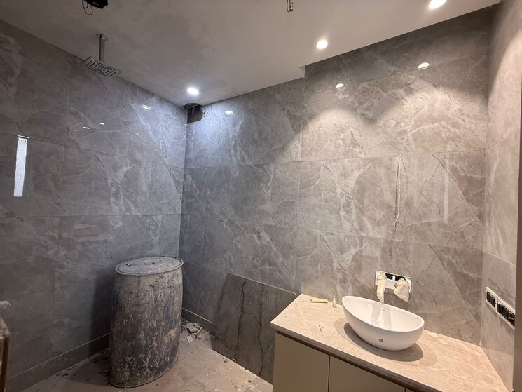 Bathroom, paschim vihar 4 Bedroom 2500 Sq.Ft. Builder Floor In Paschim Vihar Delhi 8993303