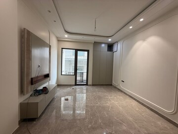Room in 4 BHK Builder Floor at Paschim Vihar – for Sale