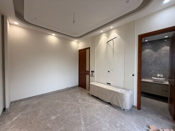 Room in 4 BHK Builder Floor at Paschim Vihar – for Sale