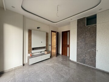 Room in 4 BHK Builder Floor at Paschim Vihar – for Sale