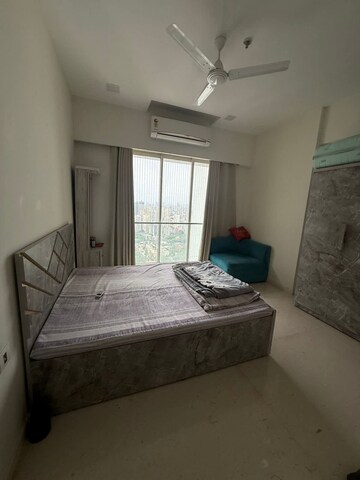 Bedroom in 3 BHK Apartment at Andheri West – for Rent