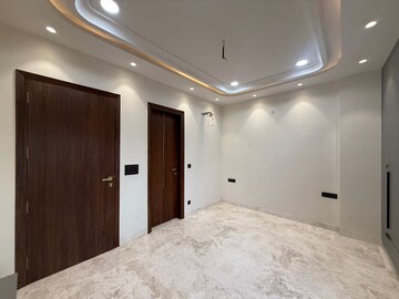 Room in 3 BHK Builder Floor at Paschim Vihar – for Sale