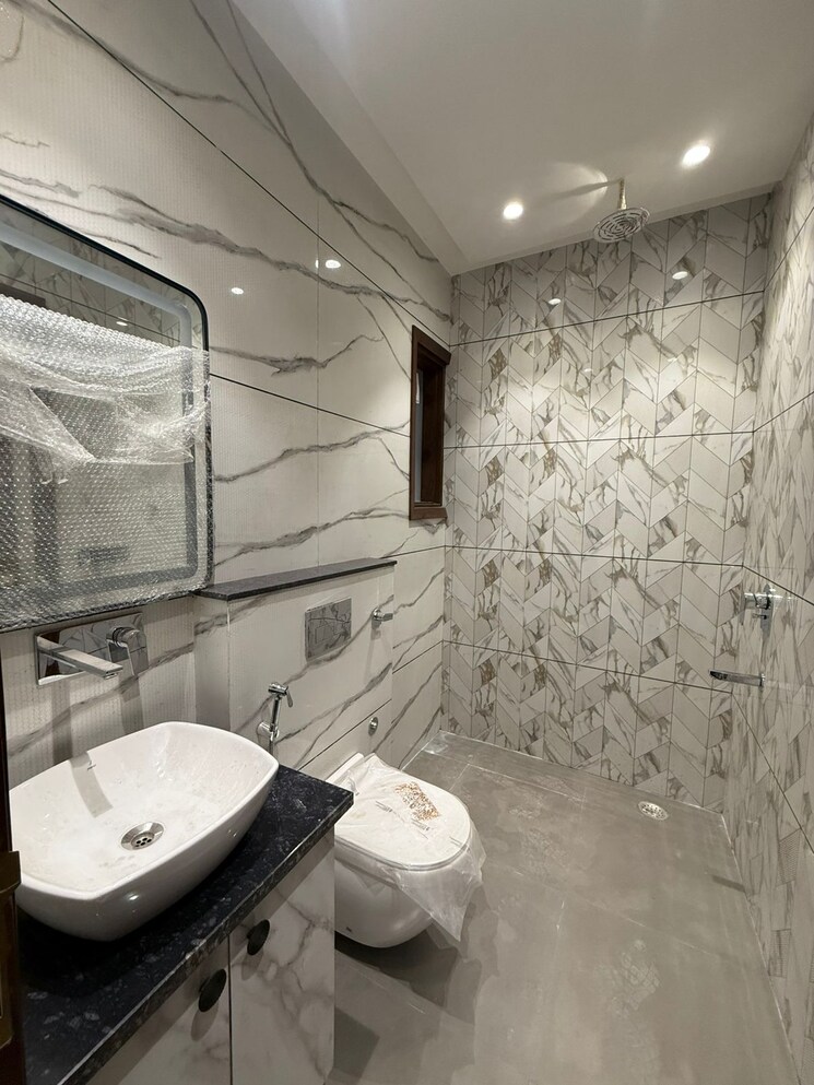 Bathroom, paschim vihar 3 Bedroom 1750 Sq.Ft. Builder Floor In Paschim Vihar Delhi 8993326