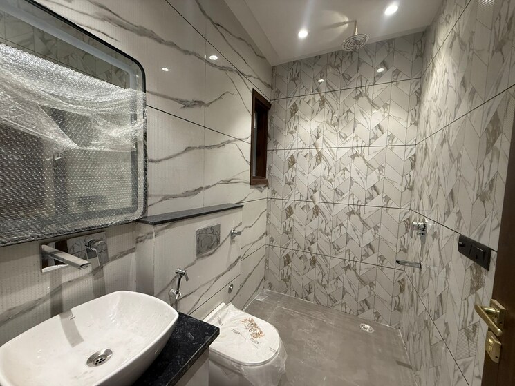 Bathroom, paschim vihar 3 Bedroom 1750 Sq.Ft. Builder Floor In Paschim Vihar Delhi 8993326