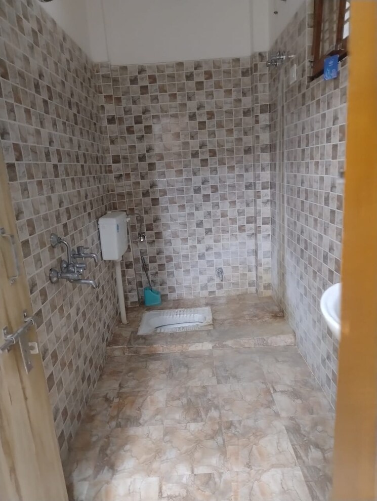 Bathroom, vishesh-khand 2 Bedroom 1250 Sq.Ft. Independent House In Gomti Nagar Lucknow 8993350