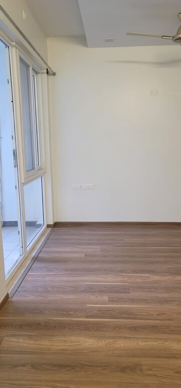 Room in 3 BHK Apartment at Prestige Misty Waters, Hebbal – for Rent