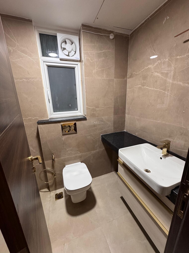Bathroom, ardee-city 3 Bedroom 1600 Sq.Ft. Builder Floor In Sector 52 Gurgaon 8993345