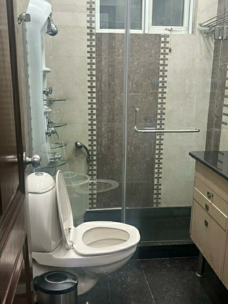 Bathroom, lajpat nagar 4 2 Bedroom 800 Sq.Ft. Builder Floor In Lajpat Nagar 4 Delhi 8993361