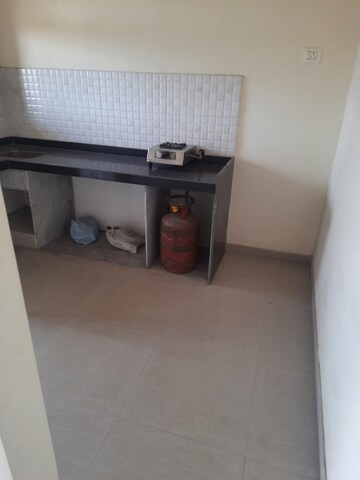 Room in 2 BHK Apartment at Rosa Elite, Bhayandarpada – for Rent