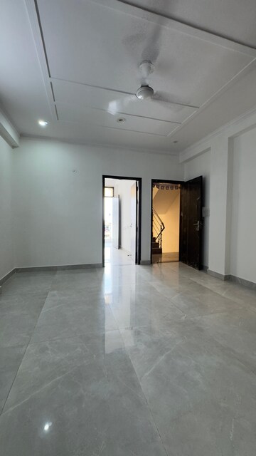 Room in 1 BHK Builder Floor at Palm Residency Chhatarpur, Chattarpur – for Rent