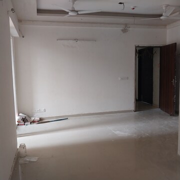 Room in 2 BHK Apartment at Mahagun Mywoods, Sector 16c Greater Noida – for Rent