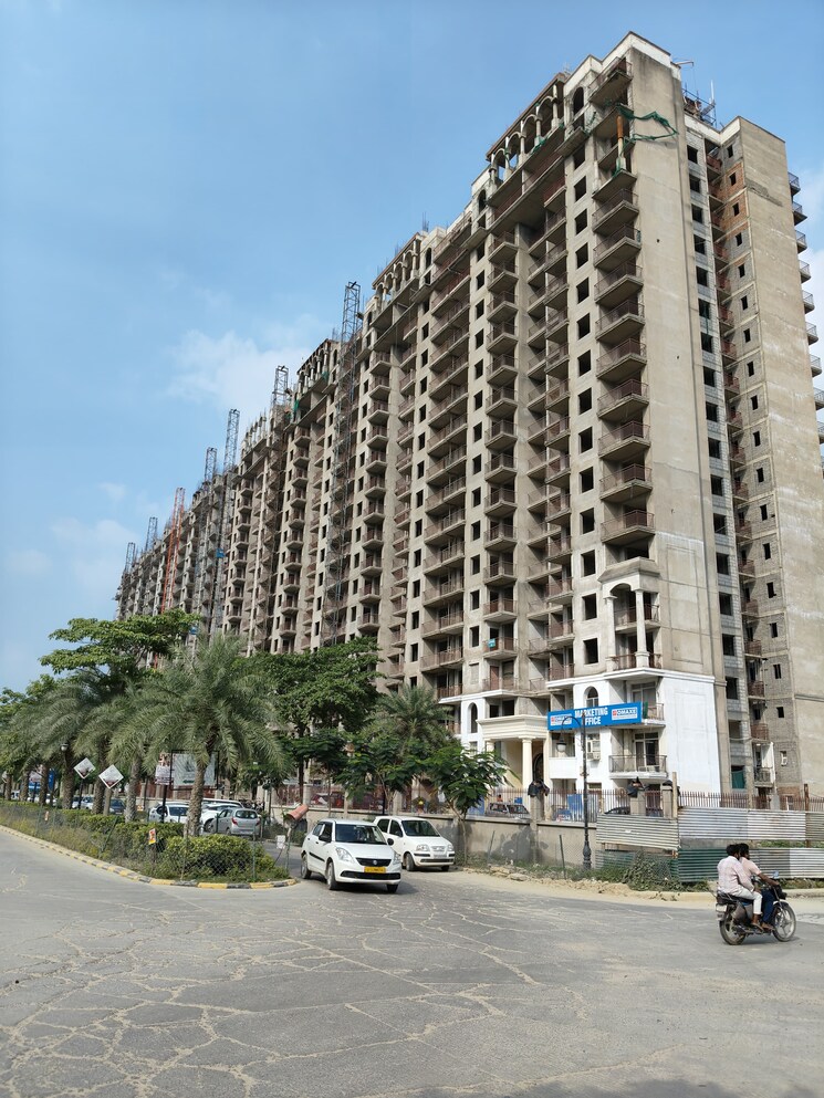 Exterior View, grand-omaxe 3 Bedroom 1450 Sq.Ft. Apartment In Gomti Nagar Lucknow 8993436