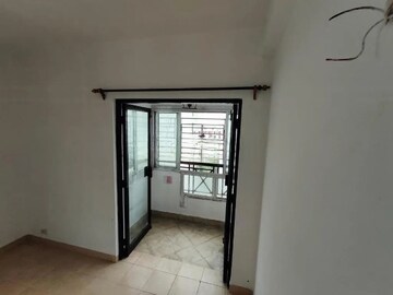 Room in 3 BHK Apartment at Genexx Valley, Diamond Harbour Road – for Rent