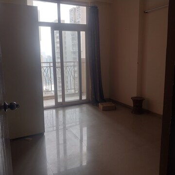 Room in 2.5 BHK Apartment at Mahagun Mywoods II, Sector 16c Greater Noida – for Rent