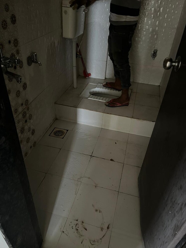 Bathroom, basant-bahar-co-operative-housing-society 3 Bedroom 1300 Sq.Ft. Apartment In Pashan Pune 8993457