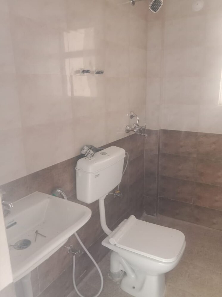 Bathroom, rof-alante 3 Bedroom 750 Sq.Ft. Apartment In Sector 108 Gurgaon 8990022