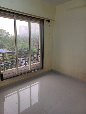 Room in 1 BHK Apartment at KM Horizon Flora, Ghodbunder Road – for Rent