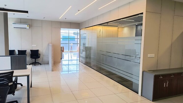  Parking, vijay nagar Commercial Office Space 1850 Sq.Ft. In Vijay Nagar Indore 8993487