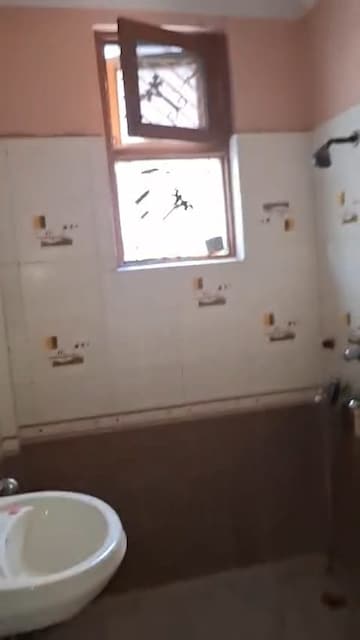 Bathroom in 1 BHK Builder Floor at Vaishali Sector 6 – for Sale